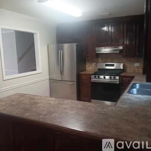 Newnan House: 120 Nectarine Drive