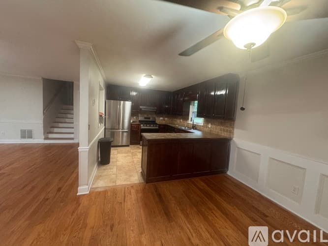 Newnan House: 120 Nectarine Drive