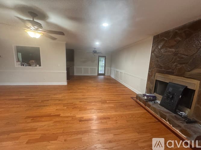 Newnan House: 120 Nectarine Drive