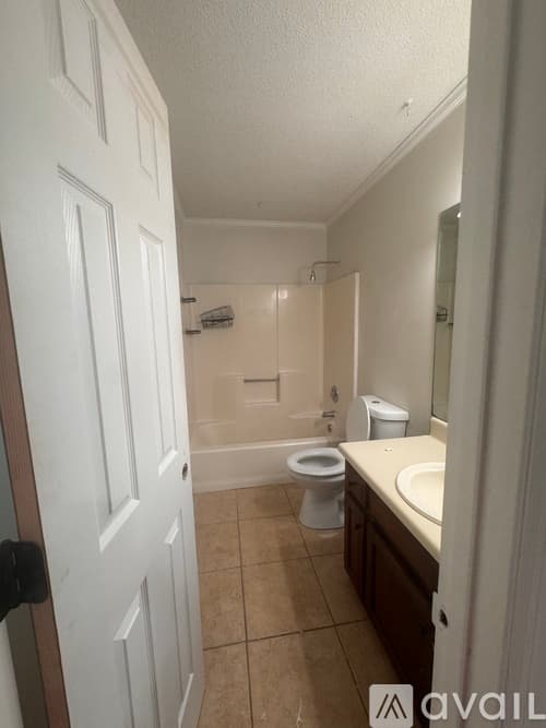 Newnan House: 120 Nectarine Drive