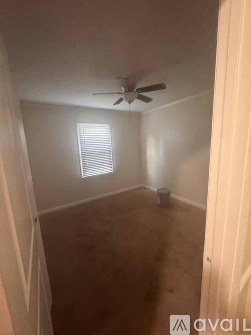Newnan House: 120 Nectarine Drive
