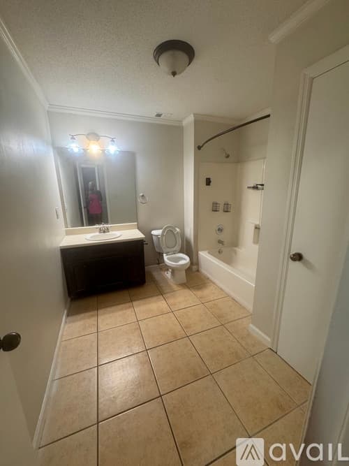 Newnan House: 120 Nectarine Drive