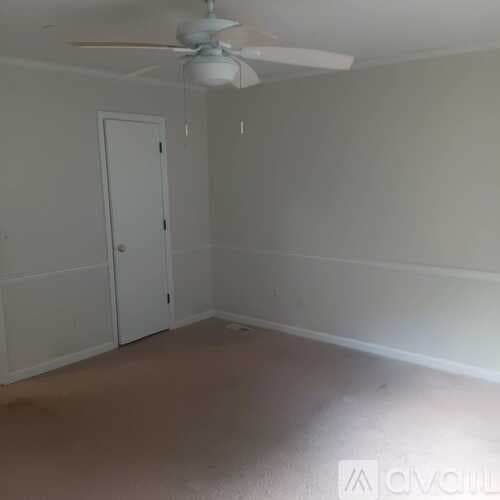 Newnan House: 120 Nectarine Drive