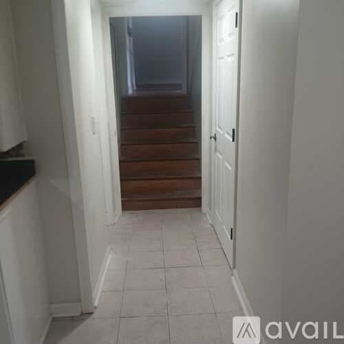 Newnan House: 120 Nectarine Drive