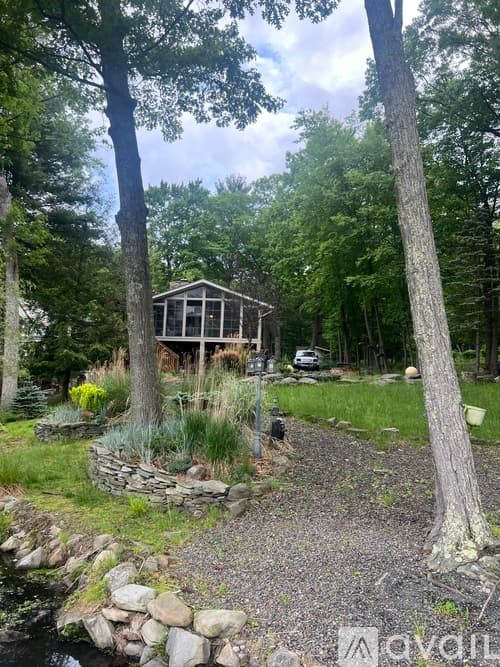Dingmans Ferry House: 193 Mountain Lake Dr