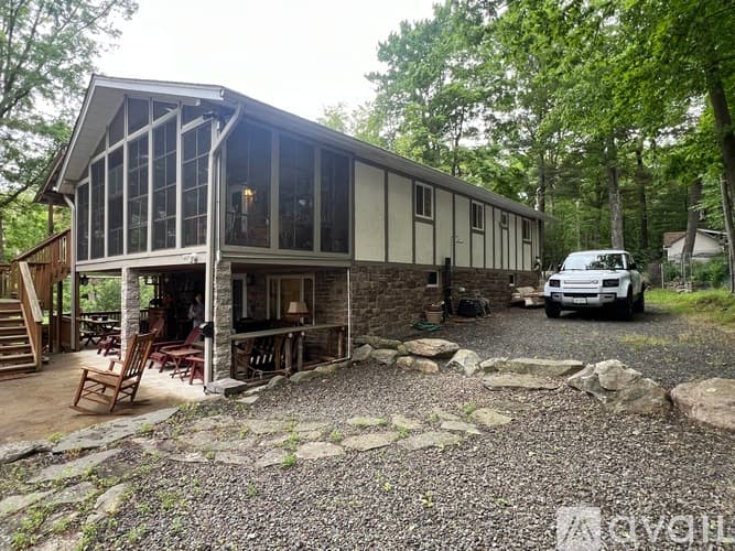 Dingmans Ferry House: 193 Mountain Lake Dr