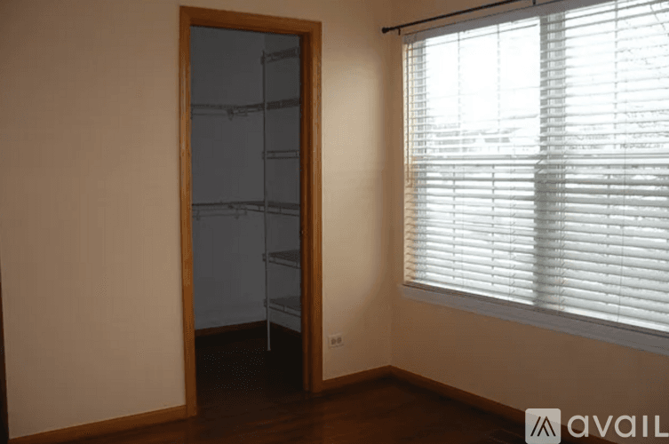 Mundelein Apartment: 1342 Orleans Dr