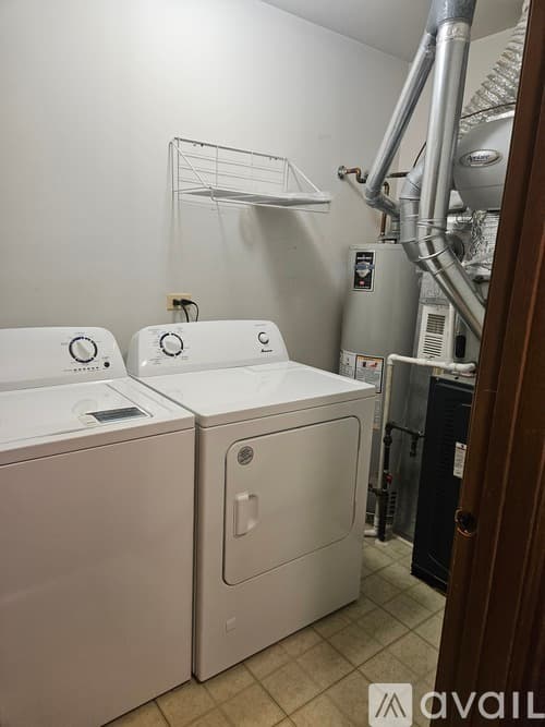 Mundelein Apartment: 1342 Orleans Dr