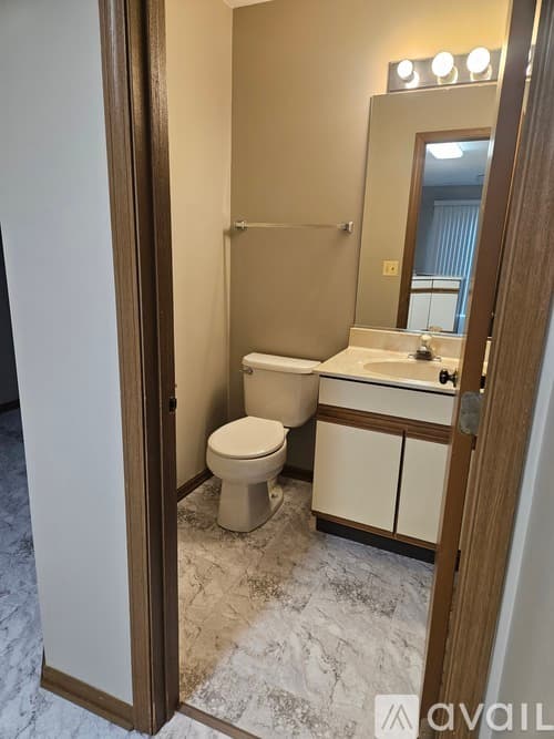 Mundelein Apartment: 1342 Orleans Dr