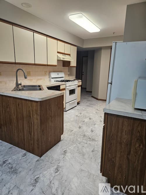 Mundelein Apartment: 1342 Orleans Dr