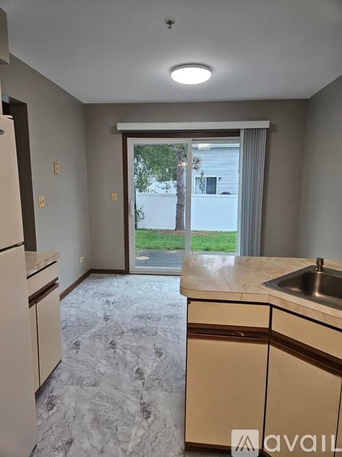 Mundelein Apartment: 1342 Orleans Dr