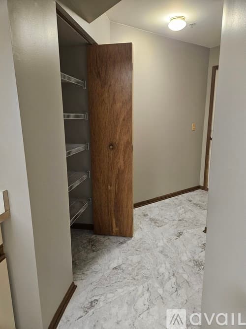 Mundelein Apartment: 1342 Orleans Dr