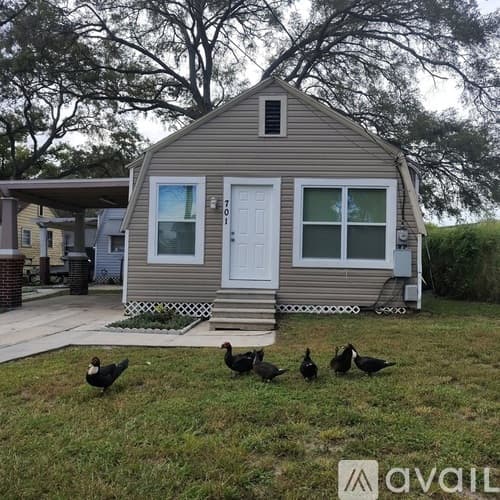Tampa House: 701 E Hanlon St