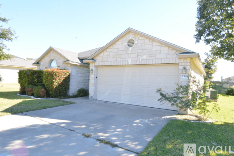 Temple House: 719 Devin Dr