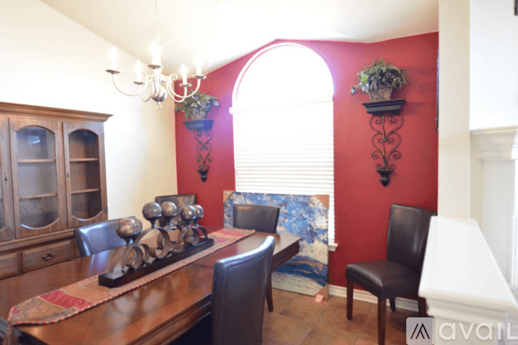 Temple House: 719 Devin Dr