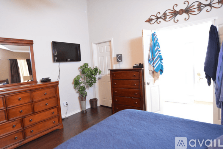 Temple House: 719 Devin Dr