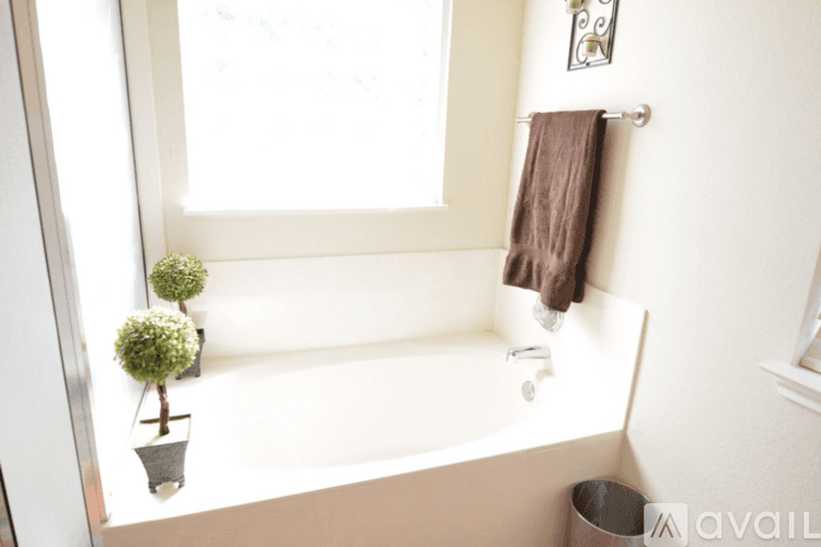 Temple House: 719 Devin Dr