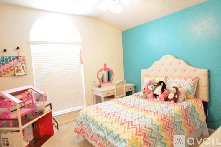Temple House: 719 Devin Dr