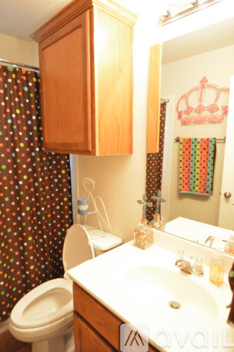Temple House: 719 Devin Dr