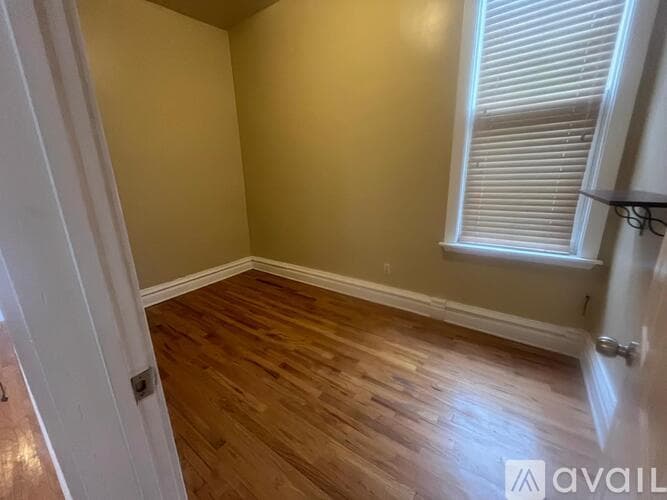 Chicago Apartment: 4429 South Calumet Avenue