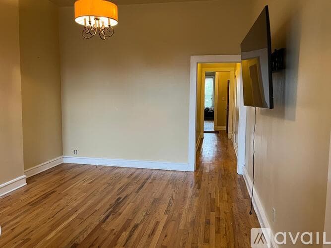 Chicago Apartment: 4429 South Calumet Avenue