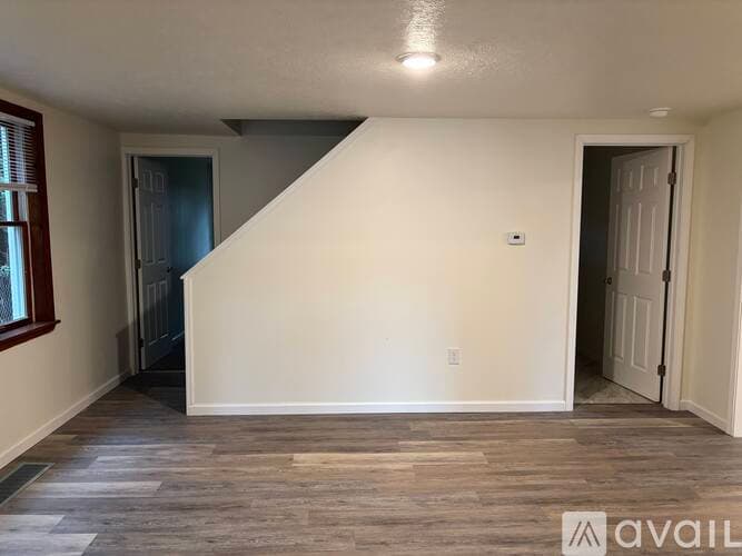 Waterford House: 20 W 5th St