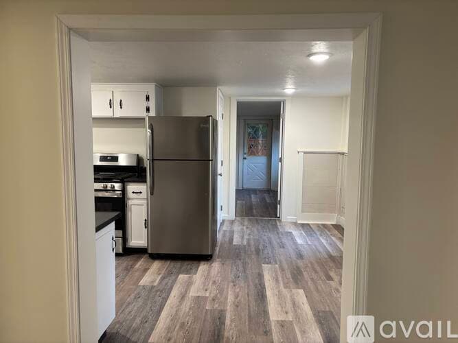 Waterford House: 20 W 5th St