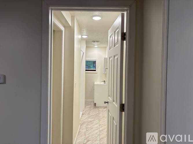 Waterford House: 20 W 5th St