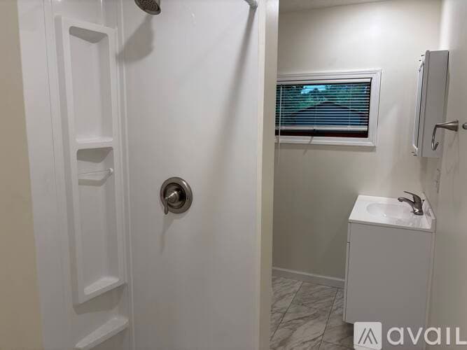 Waterford House: 20 W 5th St