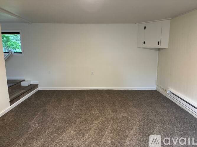 Waterford House: 20 W 5th St