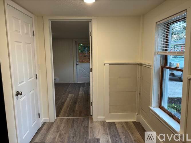 Waterford House: 20 W 5th St