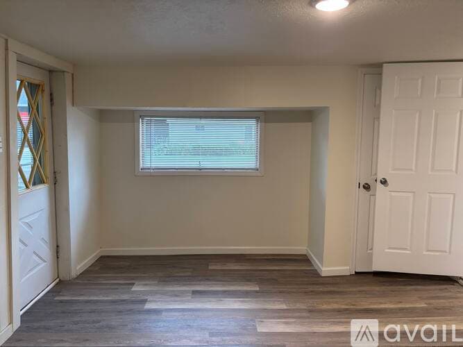 Waterford House: 20 W 5th St