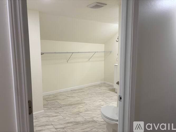 Waterford House: 20 W 5th St