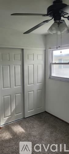 Bloomington House: 715 South Hickory Drive