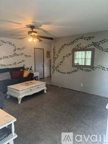 Bloomington House: 715 South Hickory Drive