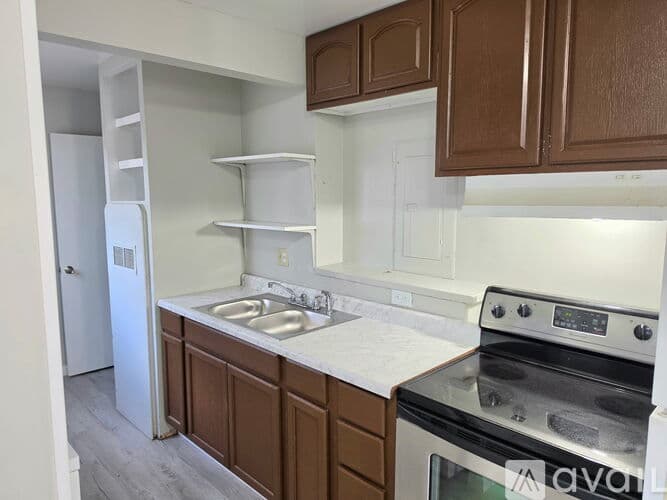 Carbondale Apartment: 319 E College St
