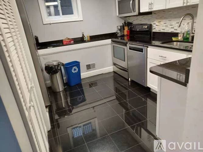 Cambridge Apartment: 7 Story St