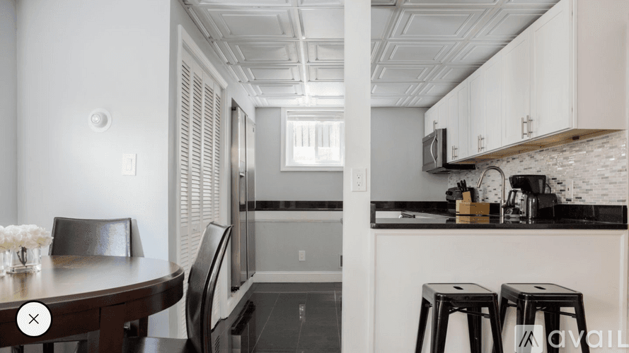 Cambridge Apartment: 7 Story St