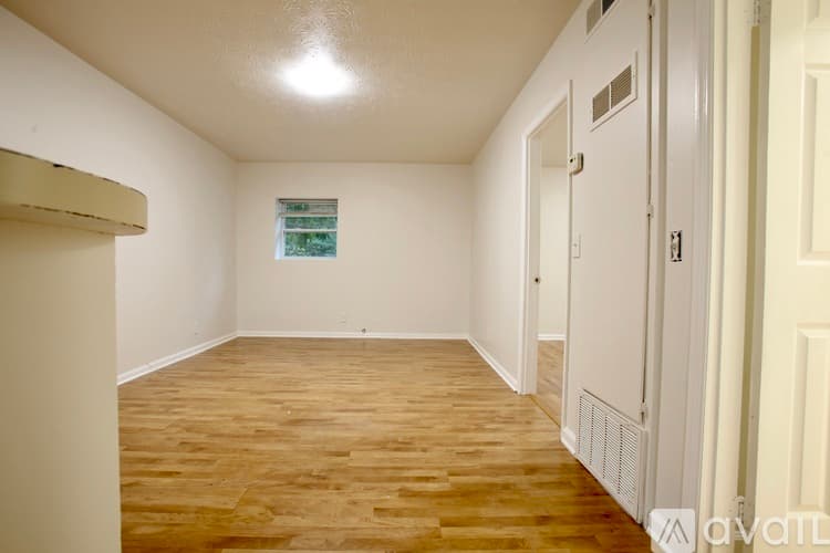 Buford Apartment: 650 Allen Street Northeast