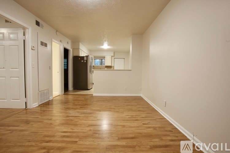 Buford Apartment: 650 Allen Street Northeast