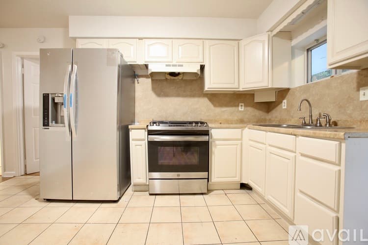Buford Apartment: 650 Allen Street Northeast