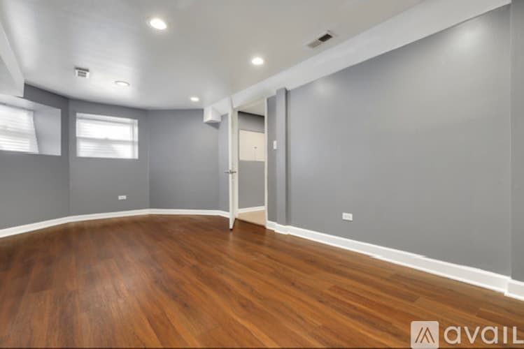 Chicago Apartment: 6549 S St Lawrence Ave