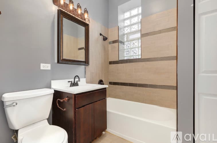 Chicago Apartment: 6549 S St Lawrence Ave