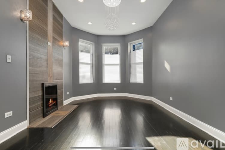 Chicago Apartment: 6549 S St Lawrence Ave