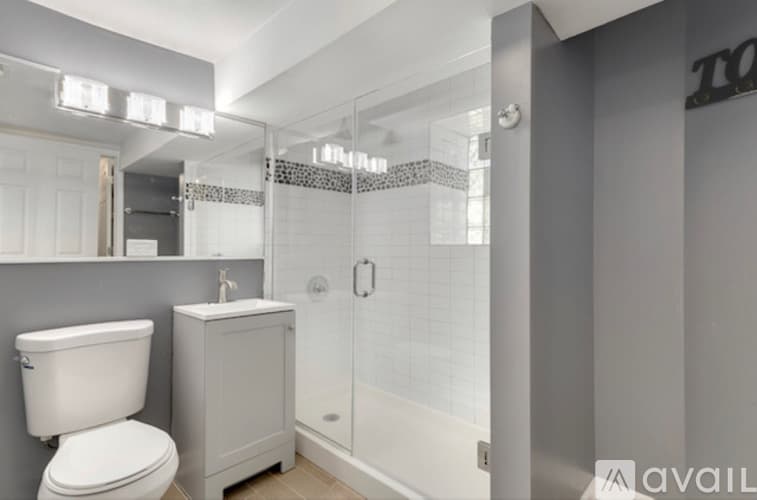 Chicago Apartment: 6549 S St Lawrence Ave
