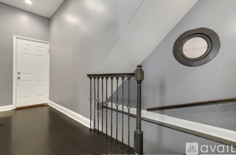 Chicago Apartment: 6549 S St Lawrence Ave