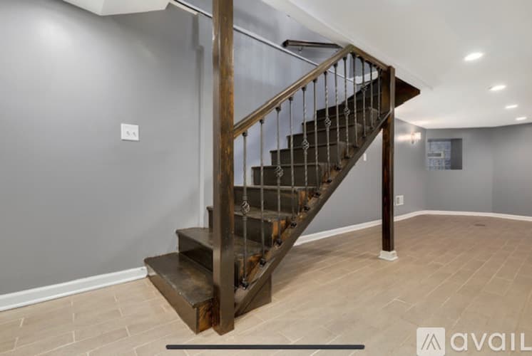 Chicago Apartment: 6549 S St Lawrence Ave