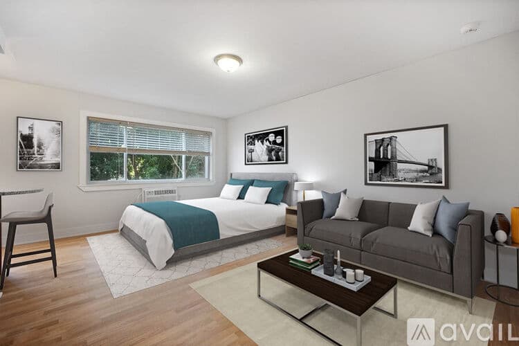 Highland Park Apartment: 696 Elm Pl