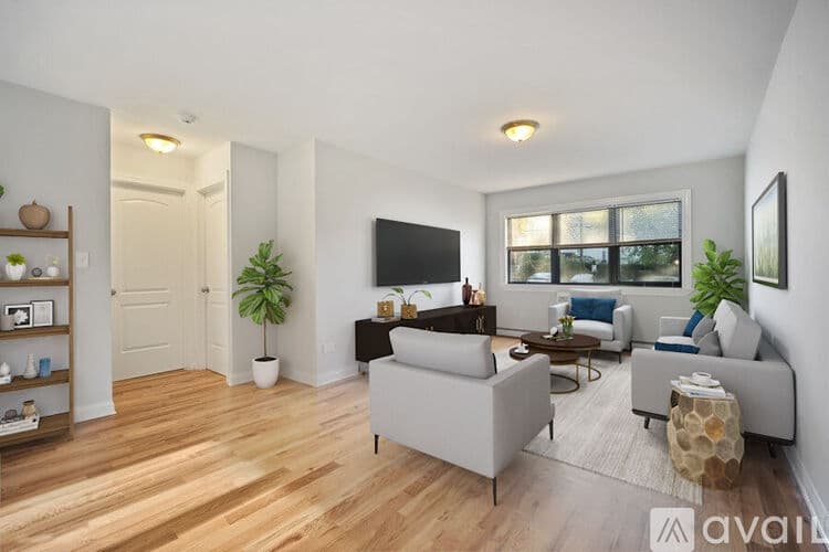 Highland Park Apartment: 696 Elm Pl