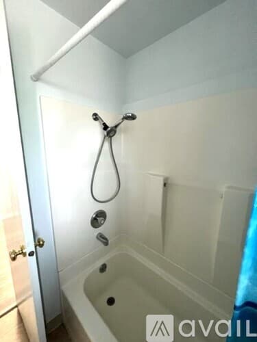 Vancouver Apartment: 1107 Northeast 142nd Avenue